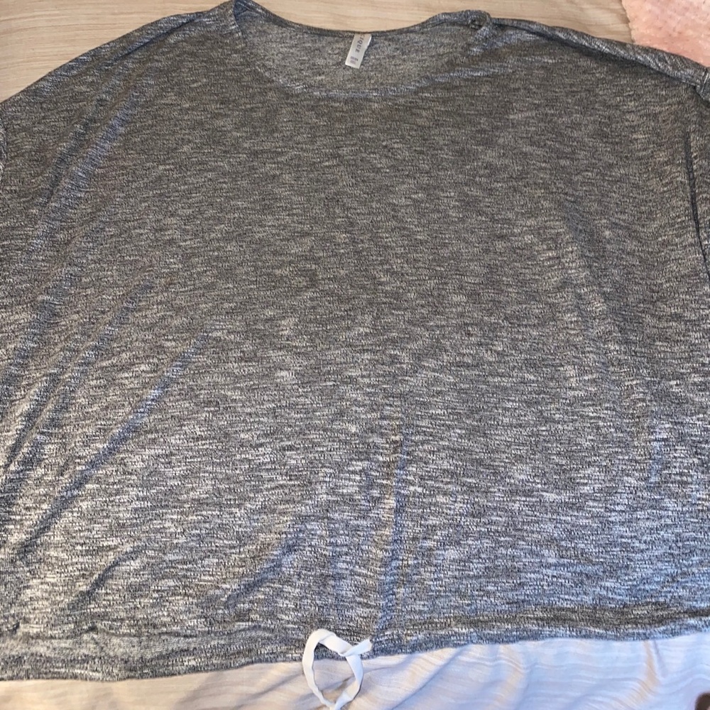 Long sleeve leisure top with drawstring detail